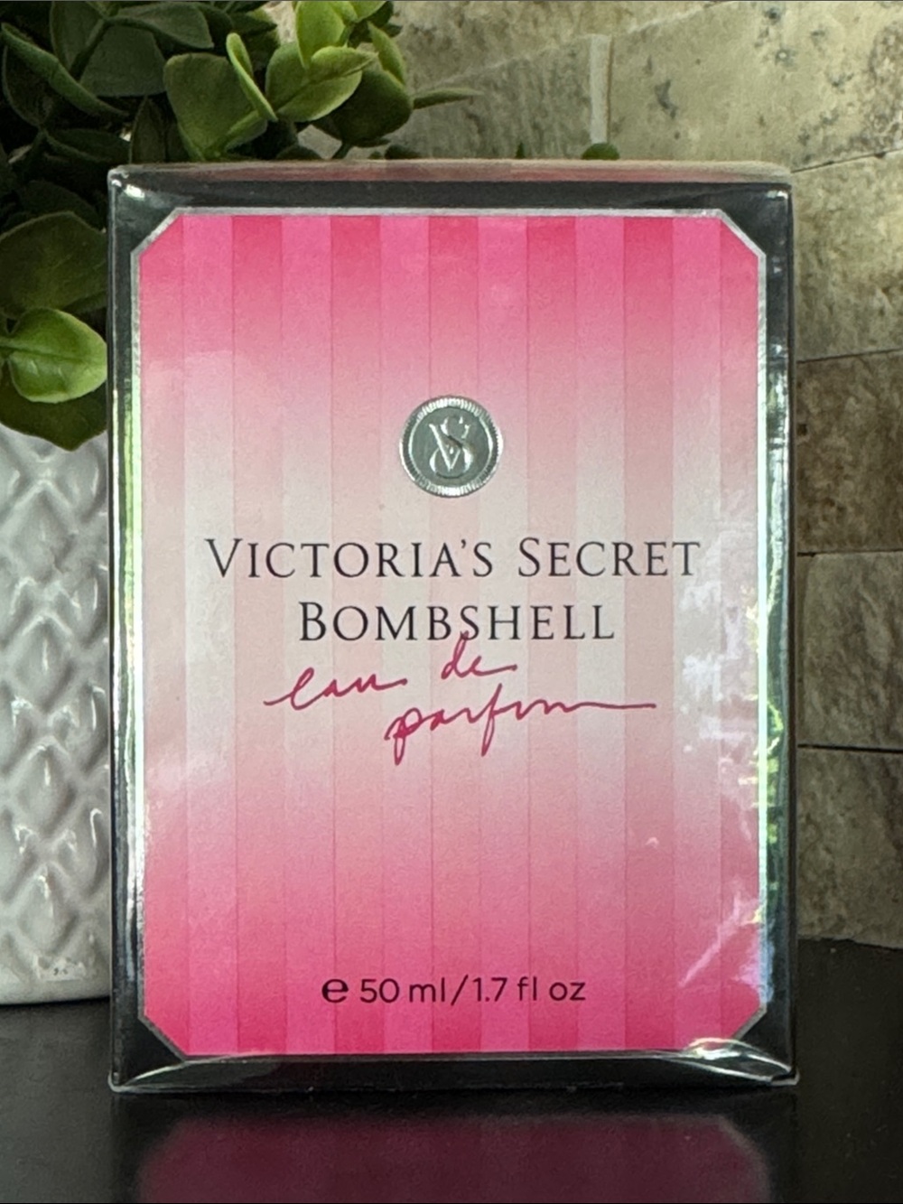 Victoria's Secret Bombshell Eau de Parfum - Large 1.7 oz - Picture 2 of 6